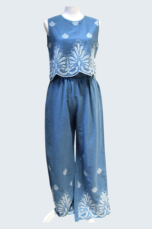 Conjunto de mezclilla ligera con pantalón de resorte y crop top