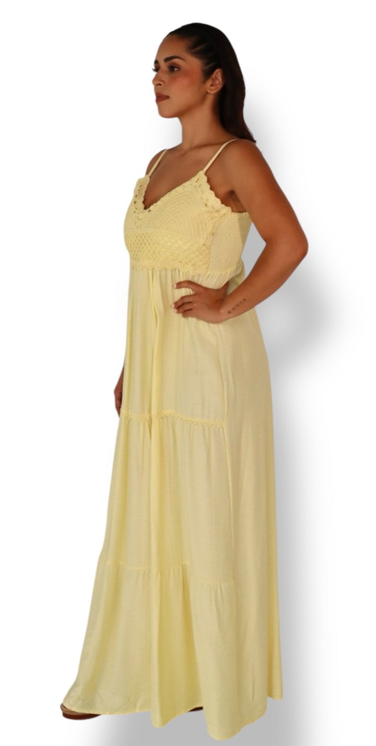 Vestido de tirantes con bordado