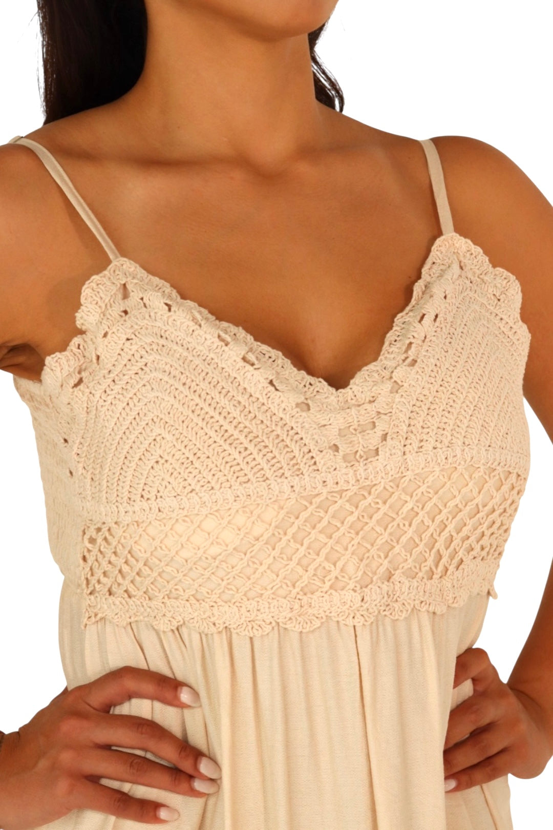 Vestido de tirantes con bordado