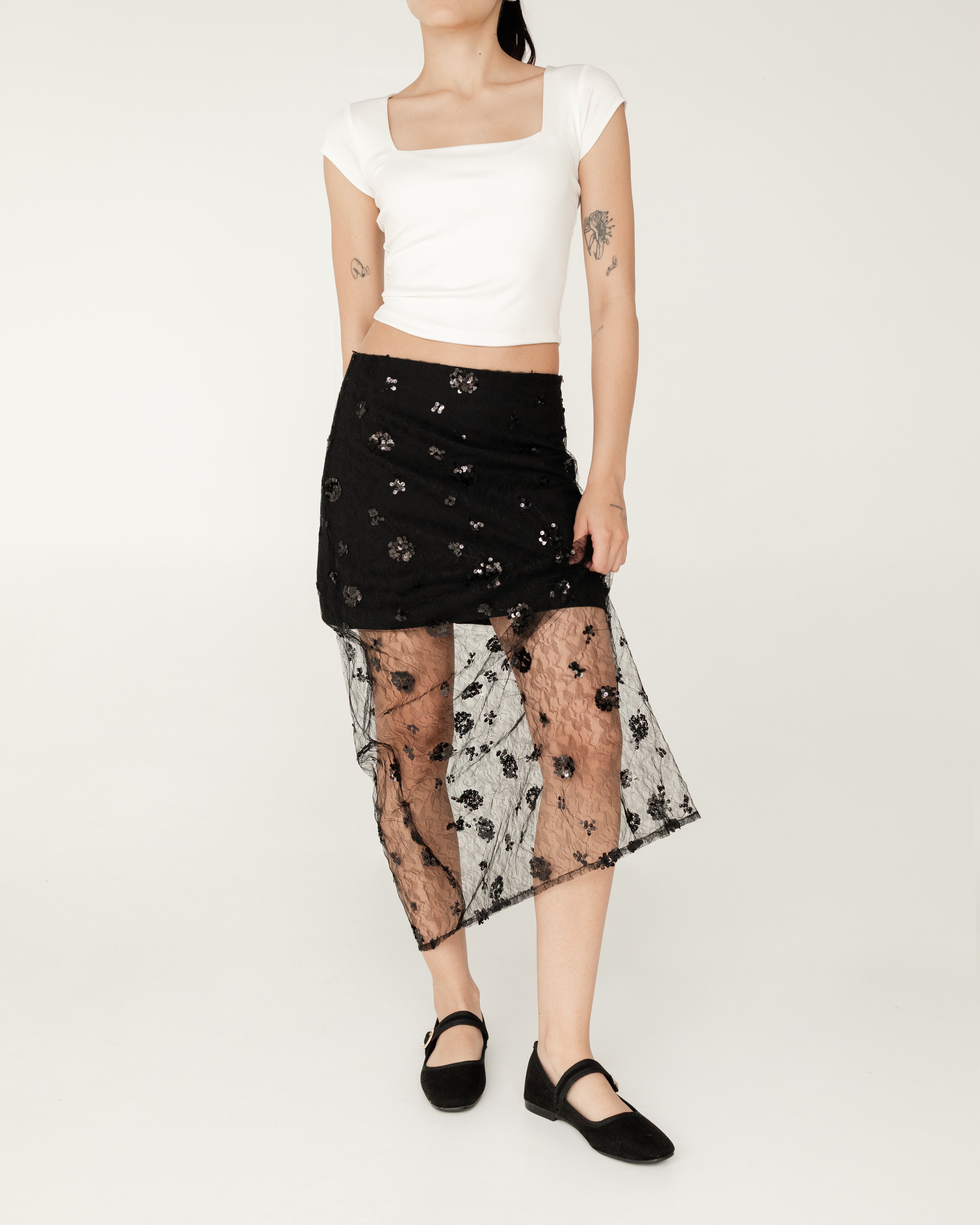 Falda larga de transparencia y encaje