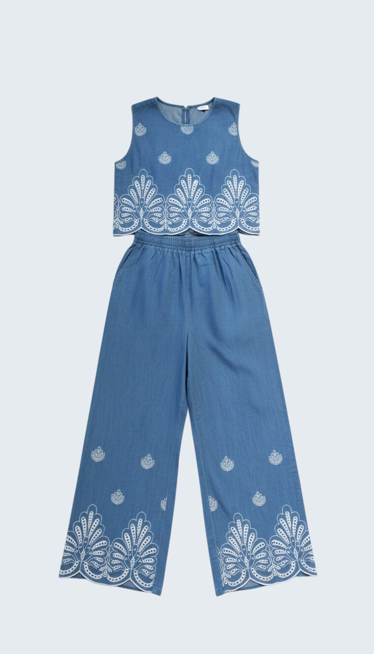 Conjunto de mezclilla ligera con pantalón de resorte y crop top