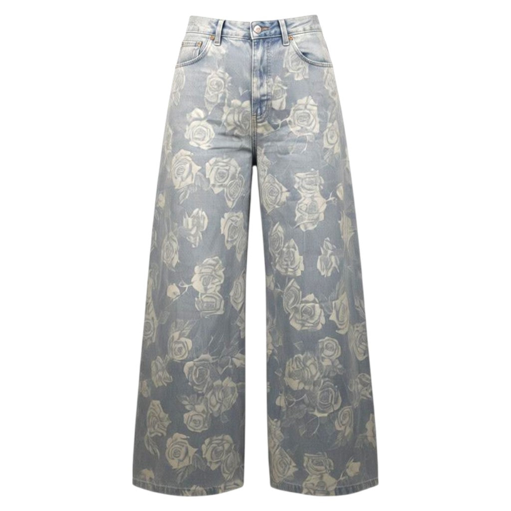 Pantalón denim con estampas de flores