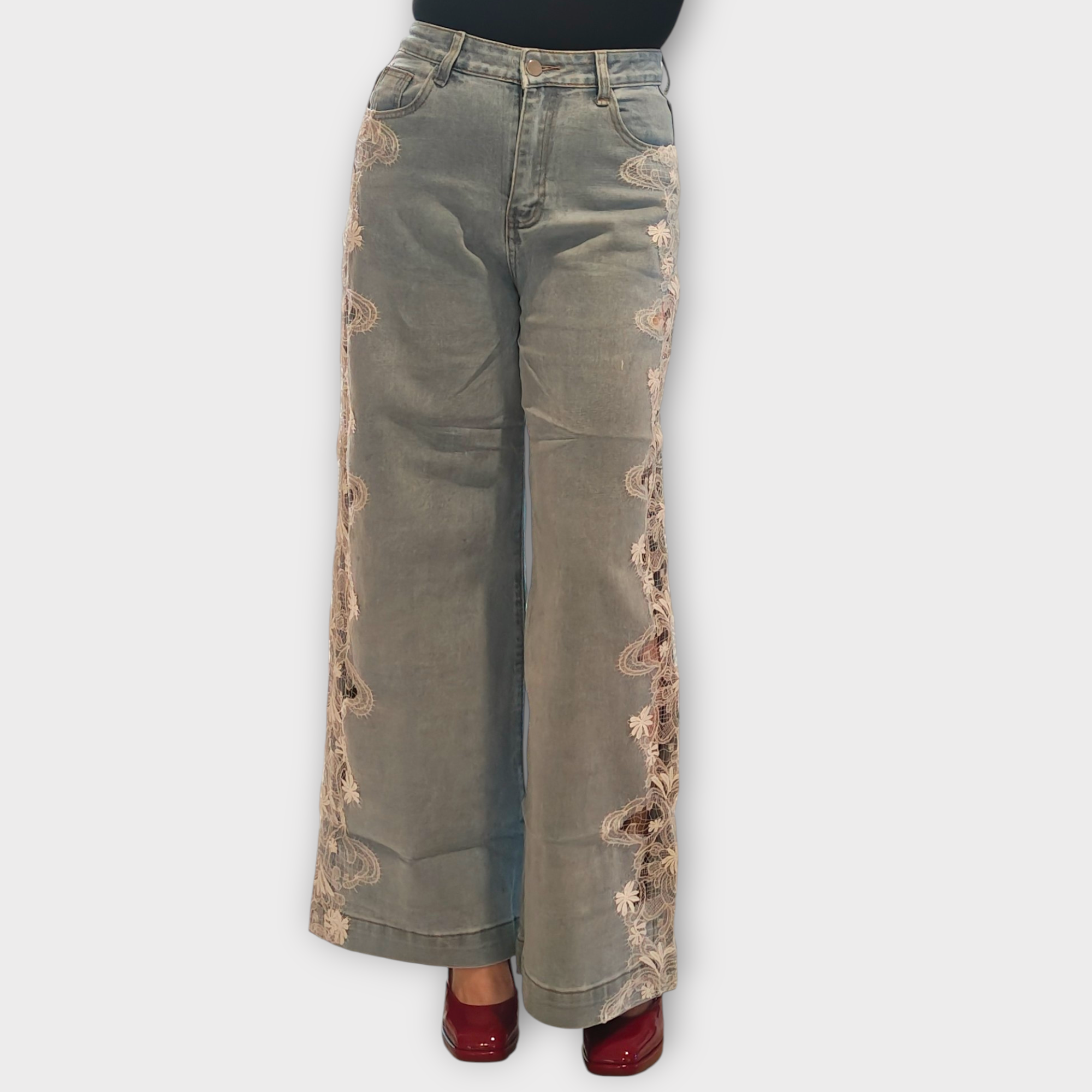 Pantalón de denim con encaje al costado