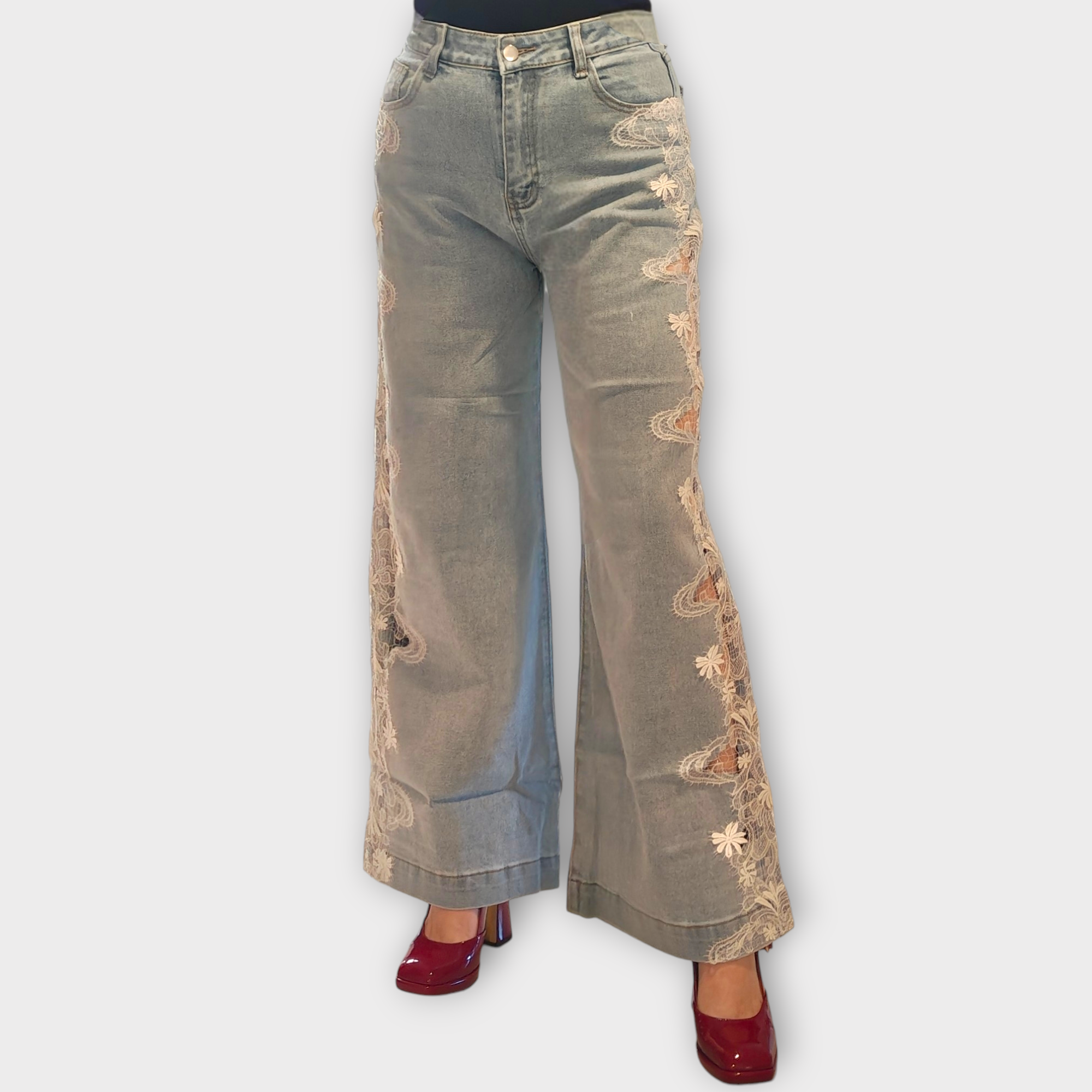 Pantalón de denim con encaje al costado